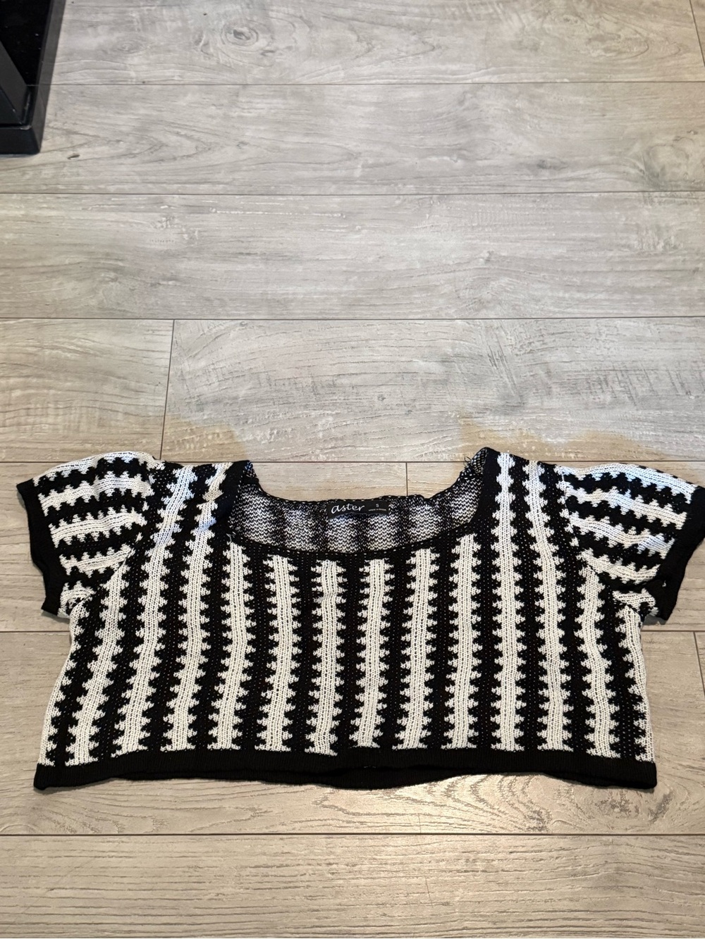 Aster Black & White Cropped Knit Top
